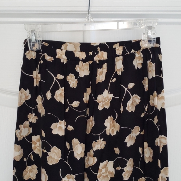 Blouse & Skirt - Picture 5 of 5